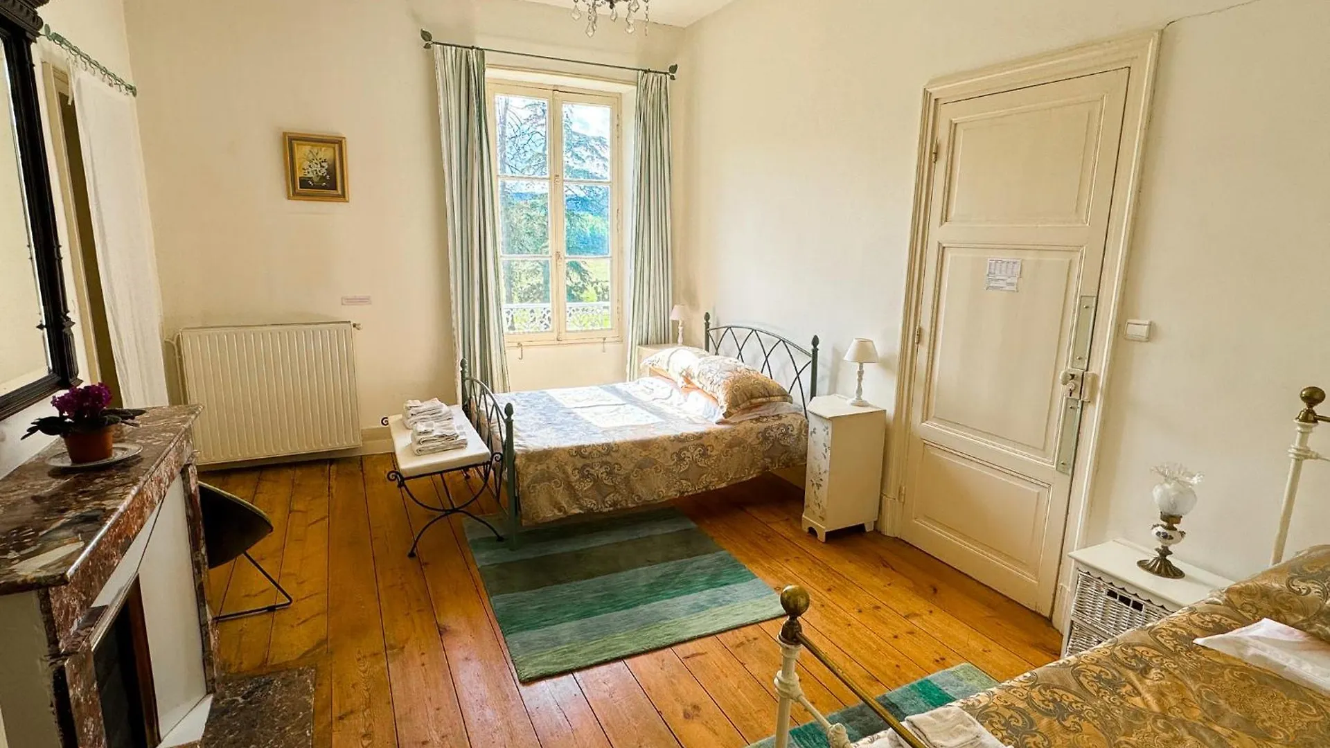 Queen'S Escape Martel Bed and breakfast