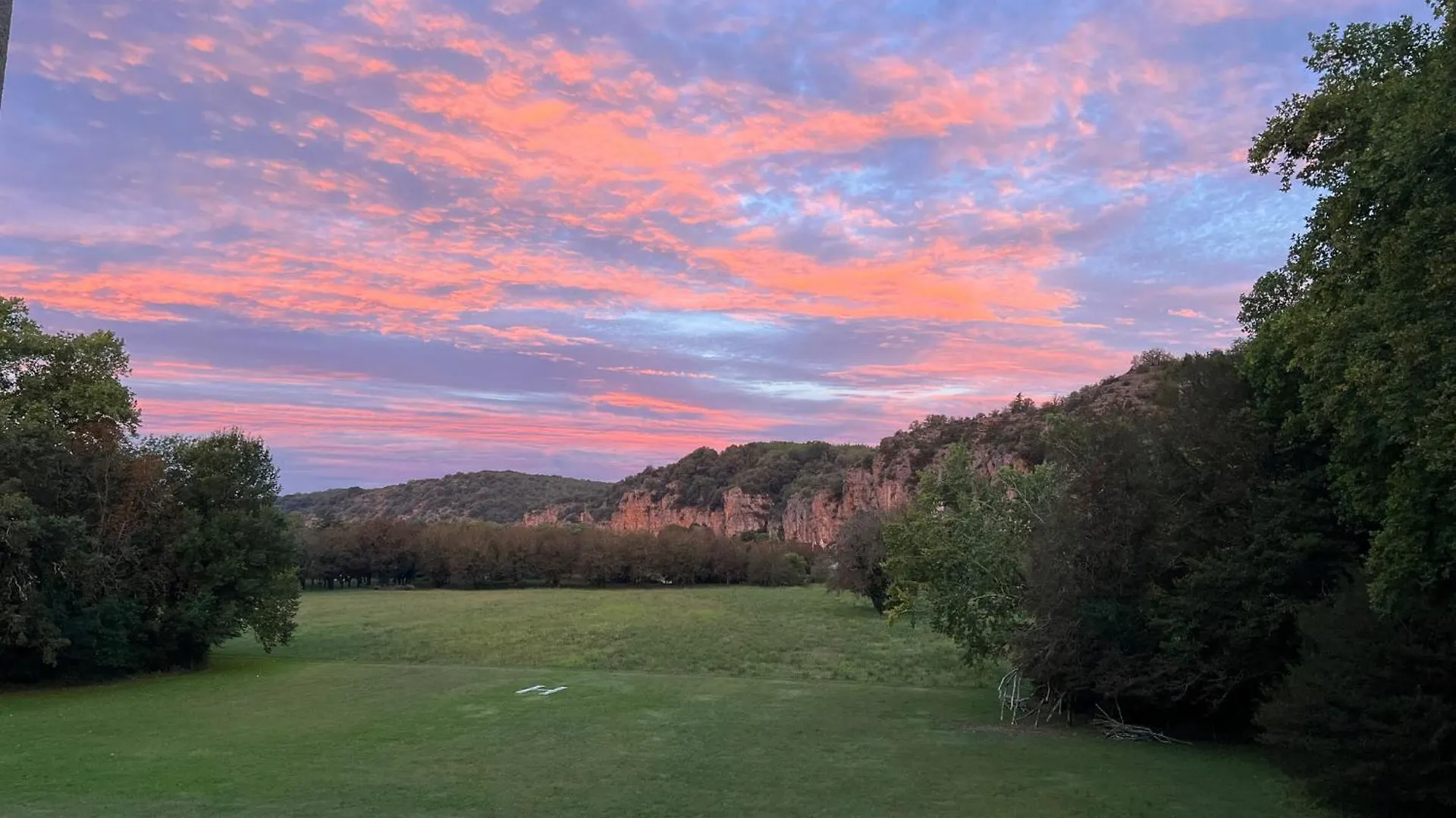 Queen'S Escape Martel Bed & Breakfast