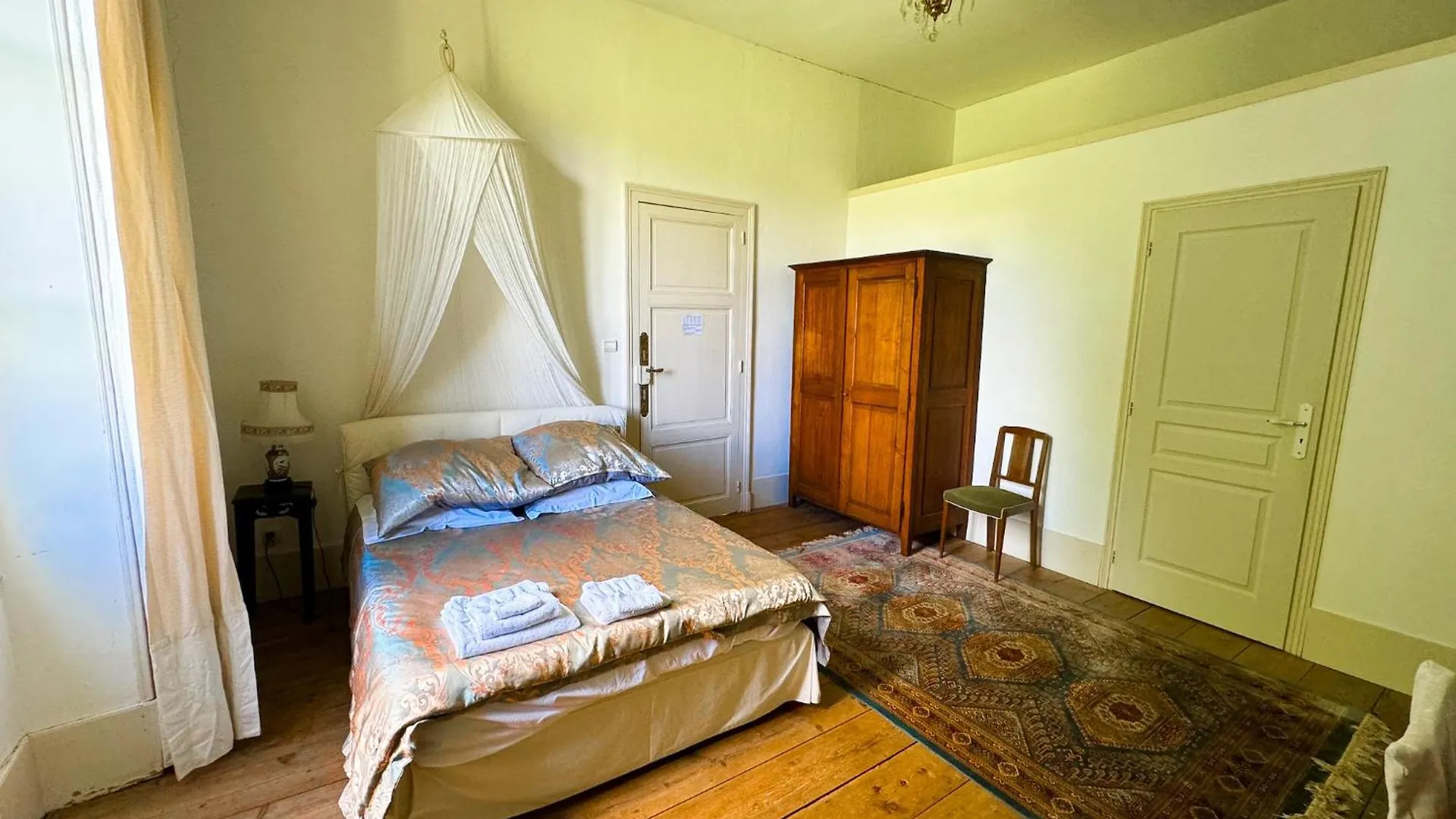 Queen'S Escape Martel Bed & Breakfast